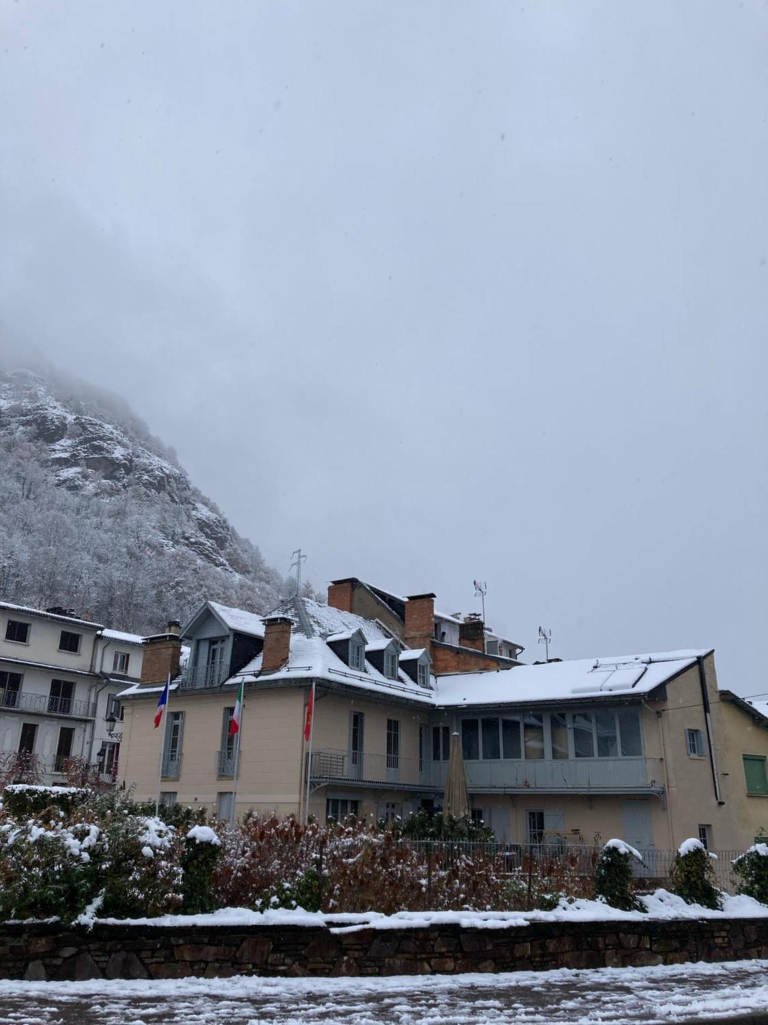 Le 41 Avenue Foch Hotel Bagnères-de-Luchon Kültér fotó